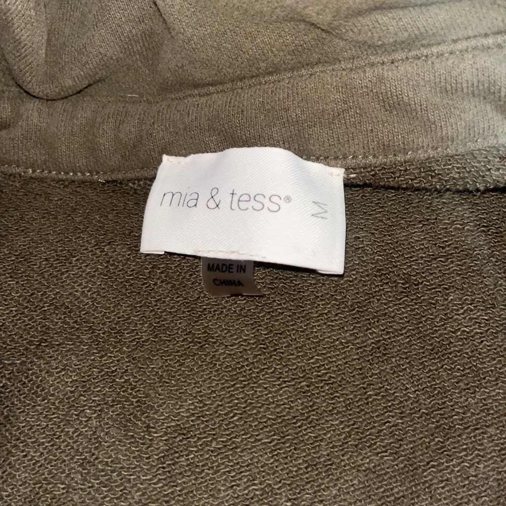 Mia and Tess dark green size medium button up jacket